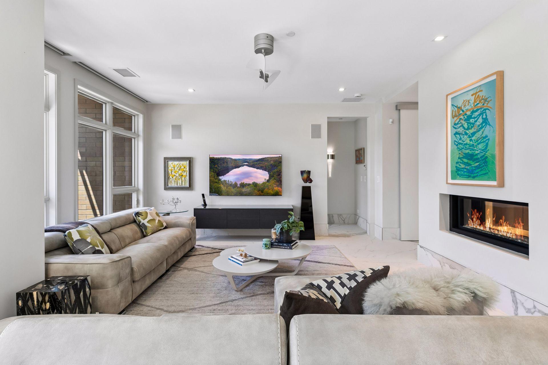 Porcelain flooring throughout