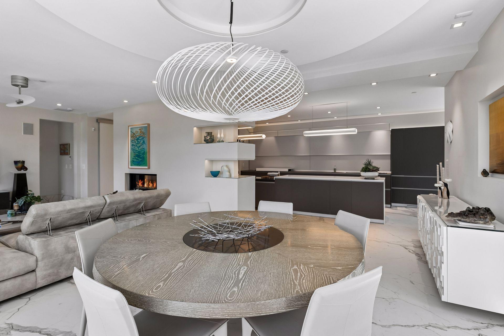 Several spots to unwind or entertain guests
