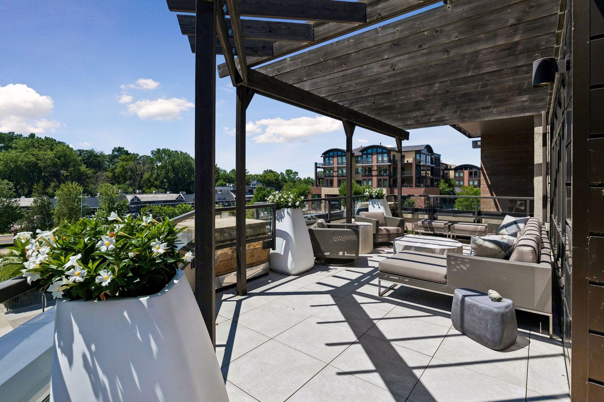 Spacious deck is 17'x37'