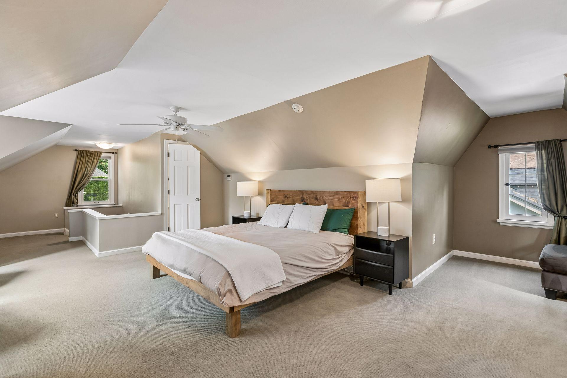 Spacious w/vaulted ceiling