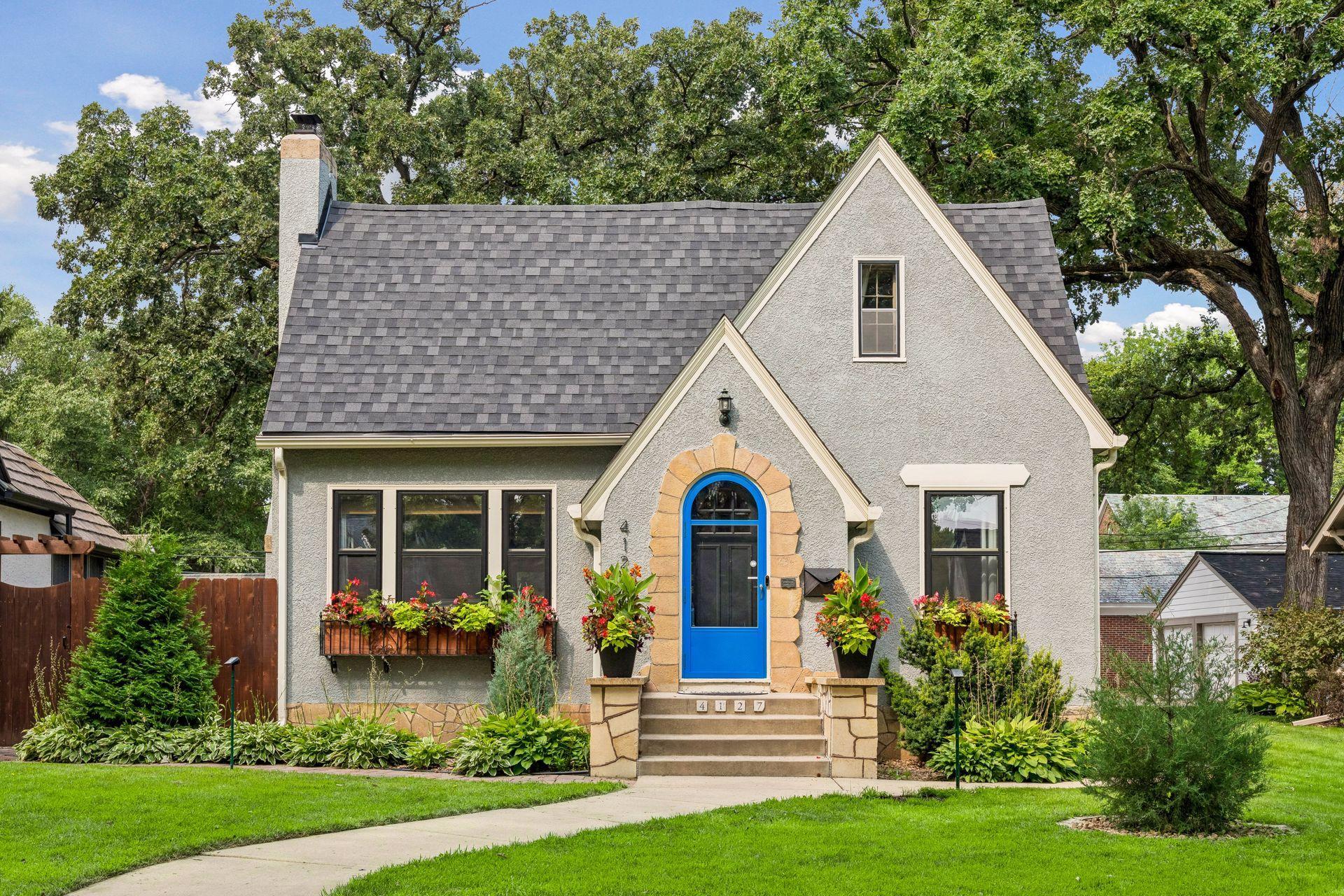 Beautiful landscaping & 3 year old roof