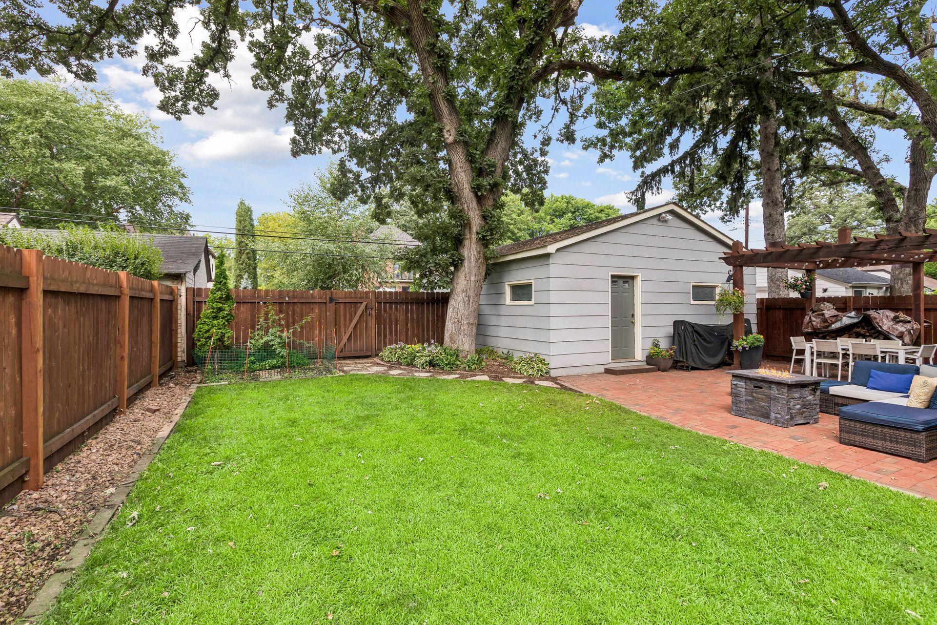 Sprinkler system in front & back yards