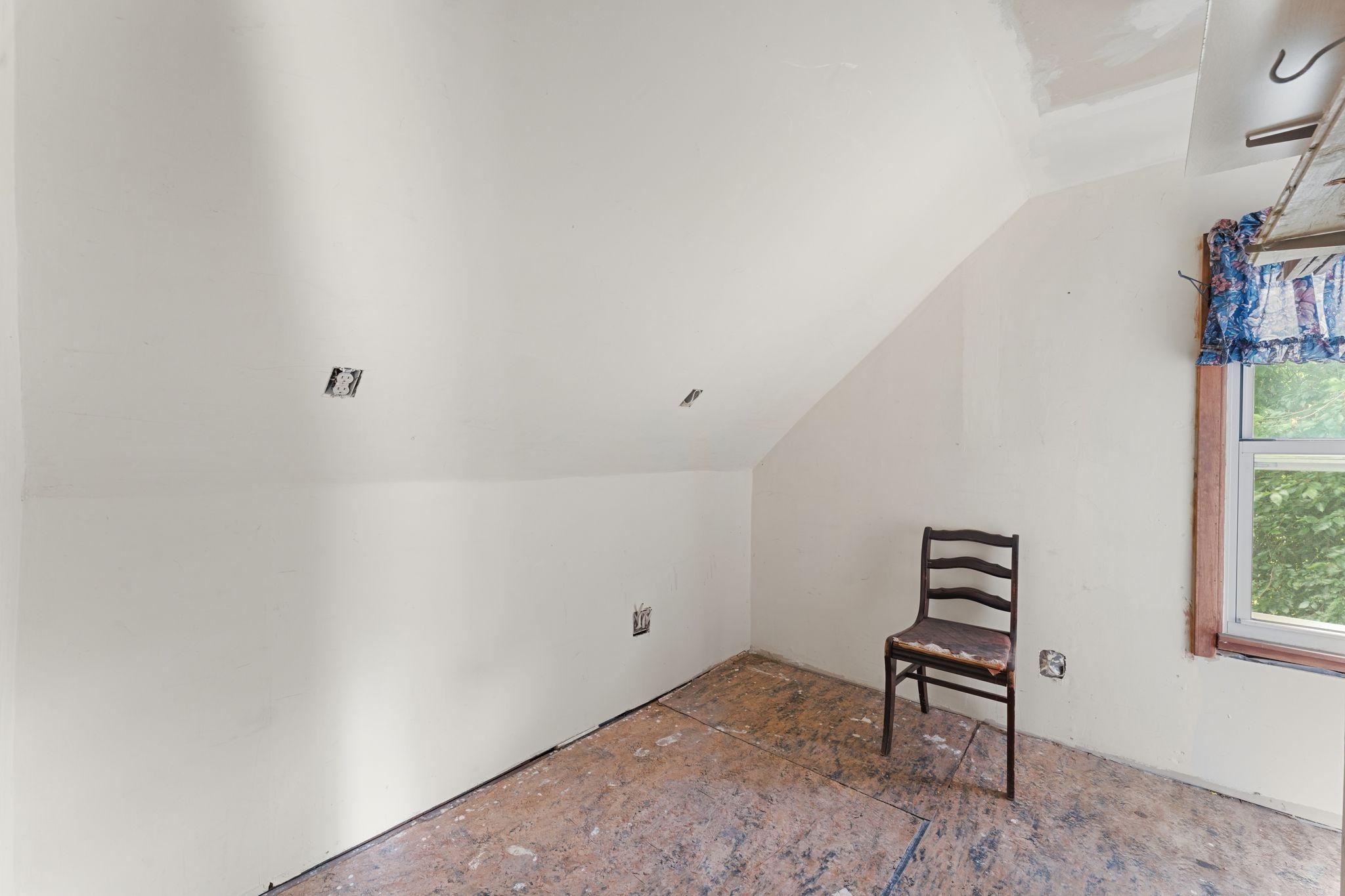 Upper level bonus room