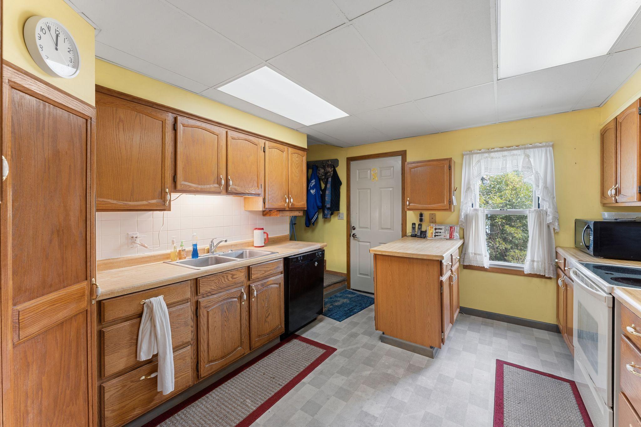 Main floor kitchen