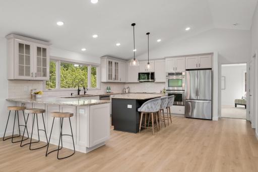 8350 Amsden Ridge Drive, Bloomington, MN 55438