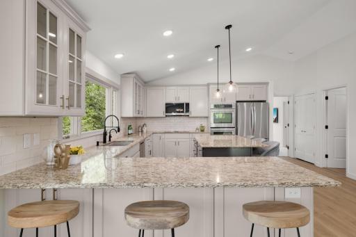 8350 Amsden Ridge Drive, Bloomington, MN 55438