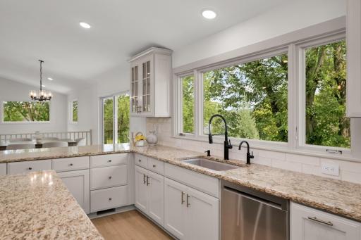 8350 Amsden Ridge Drive, Bloomington, MN 55438