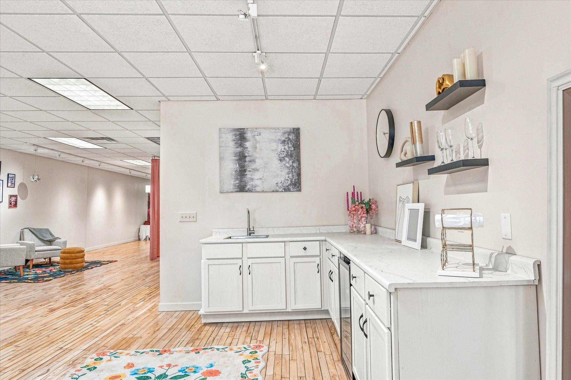 111 Kitchenette