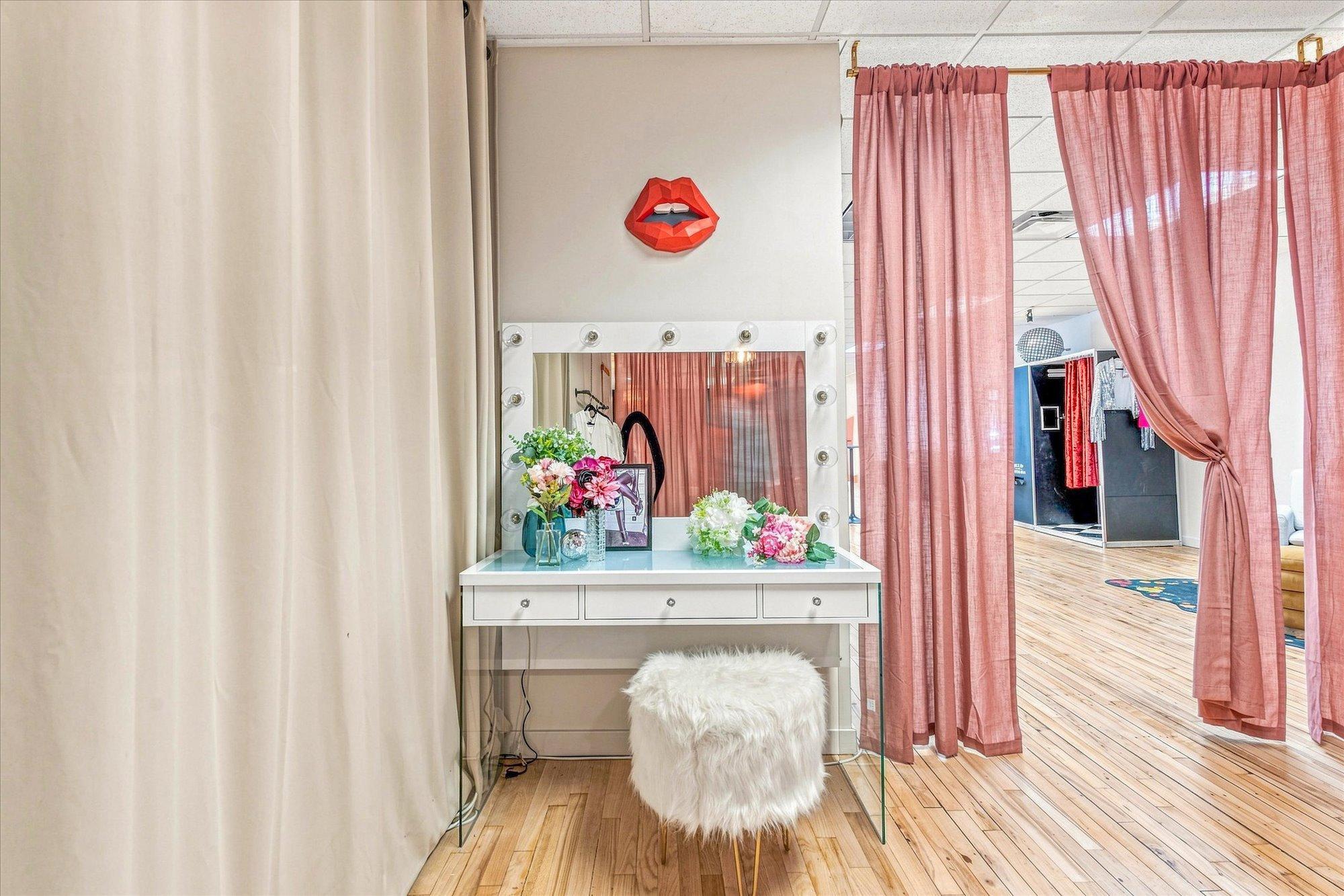 111 Dressing Room