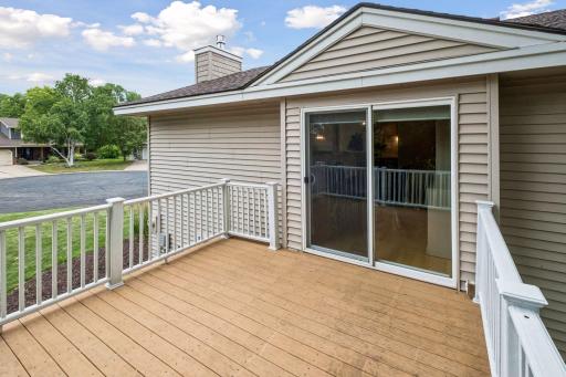 12'x12' Convenient maintenance free decking and rails.