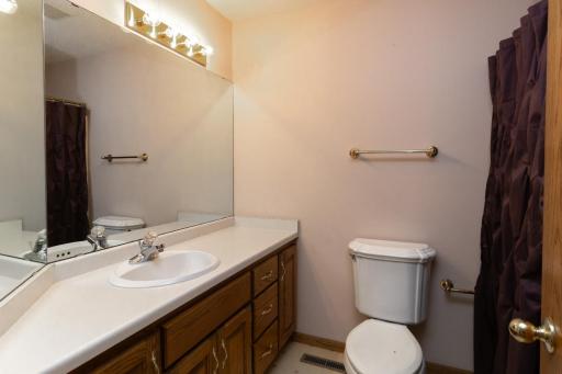 Upstairs full bathroom.