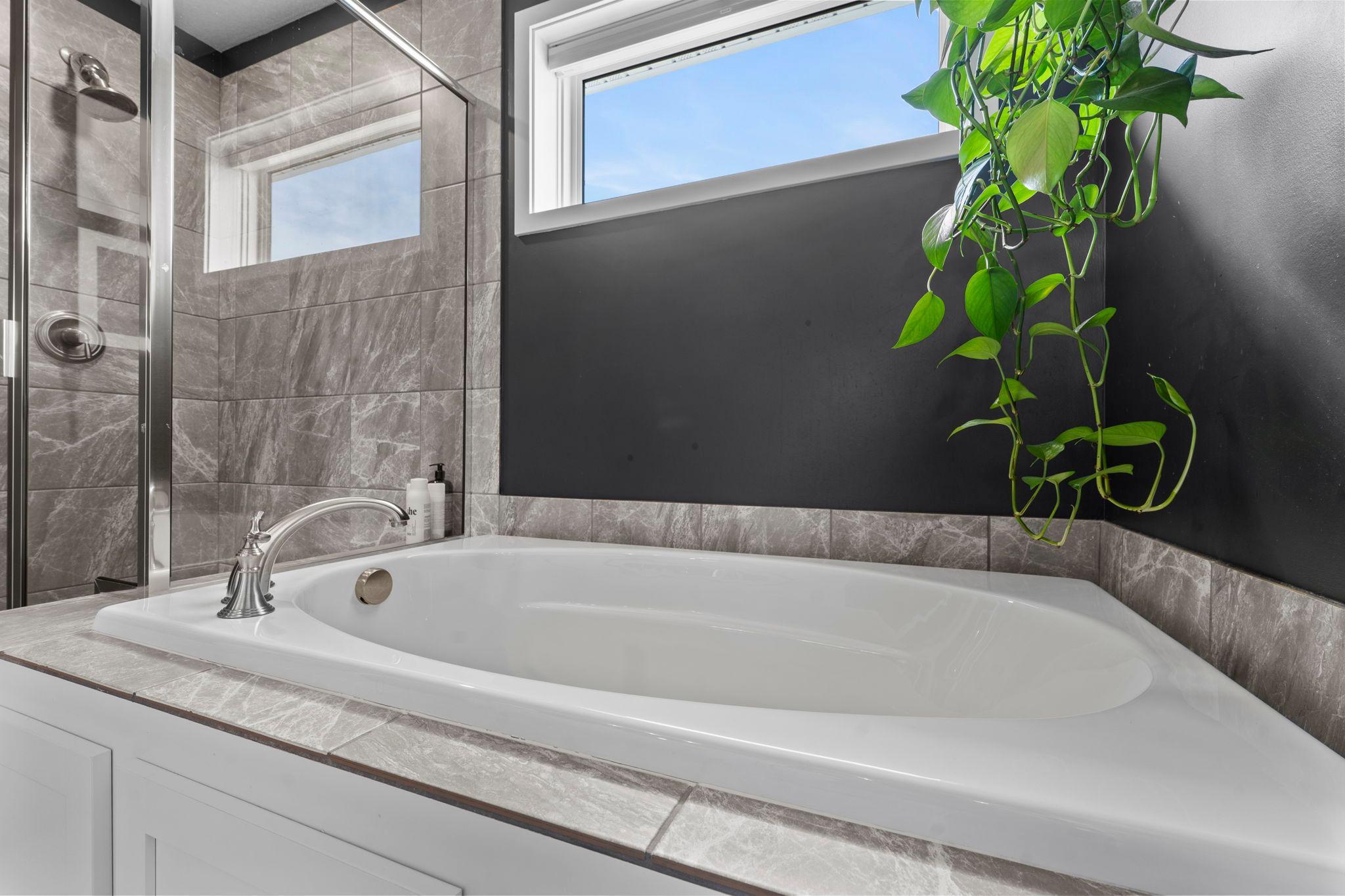 Primary Oversized Tub