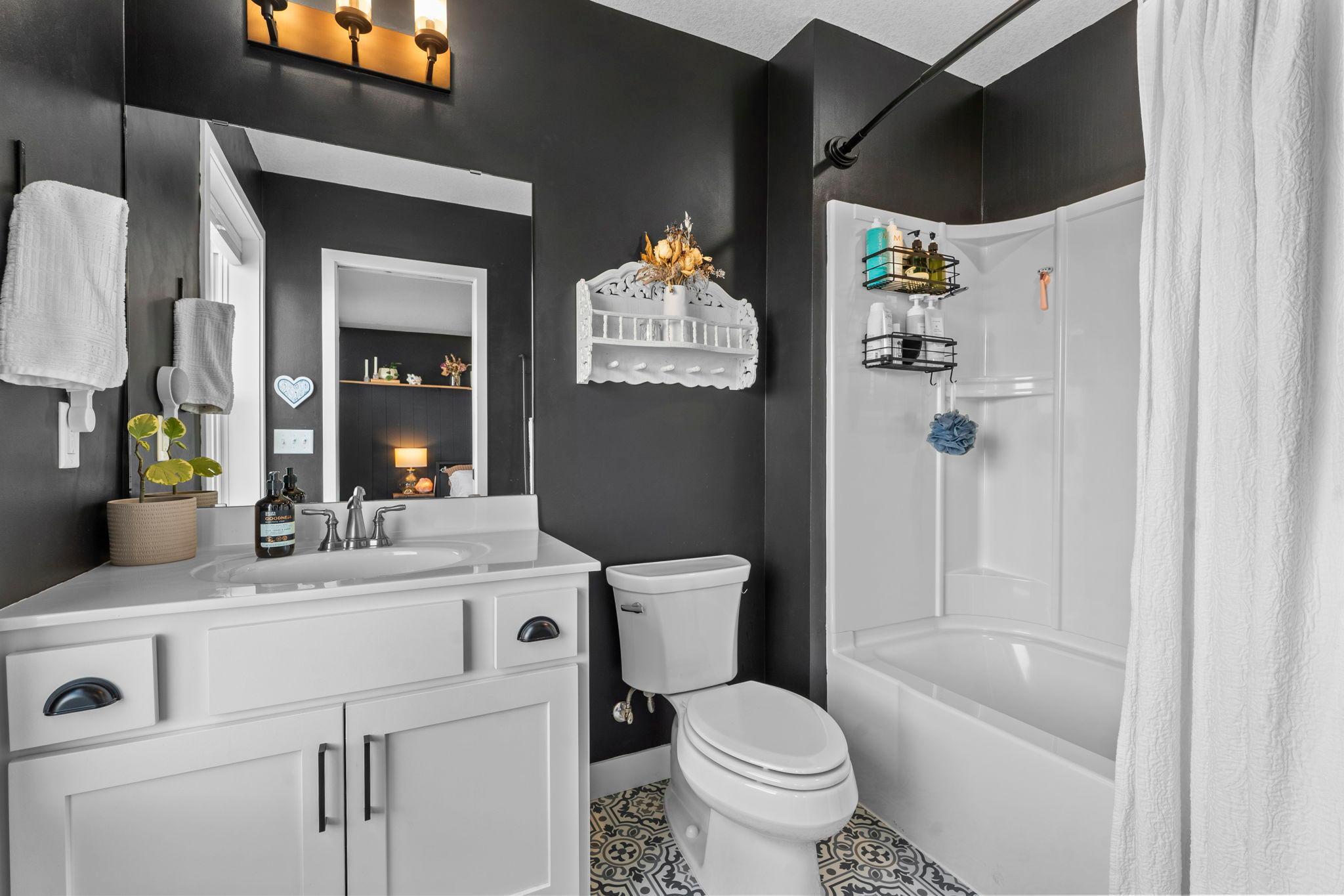 En-suite Bathroom (BR 4)