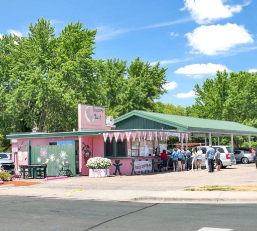 Don't miss out on burgers, shakes and fun at the classic summer drive in, Peppermint Twist! Just minutes away serving fresh made to order drive in meals and deserts.