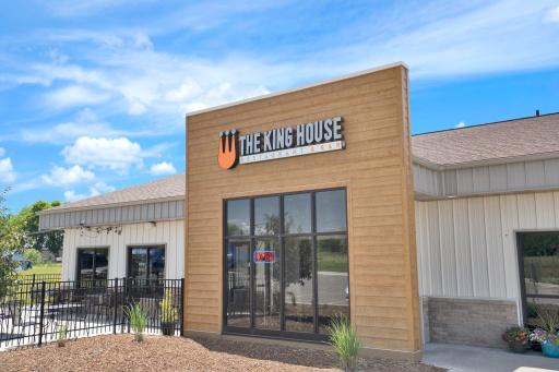 So many many dining choices at your fingertips. The King House offers everything from quality steaks and seafood to fresh home-made pastas.