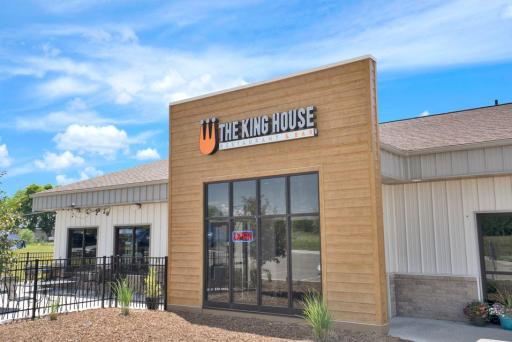 So many many dining choices at your fingertips. The King House offers everything from quality steaks and seafood to fresh home-made pastas.