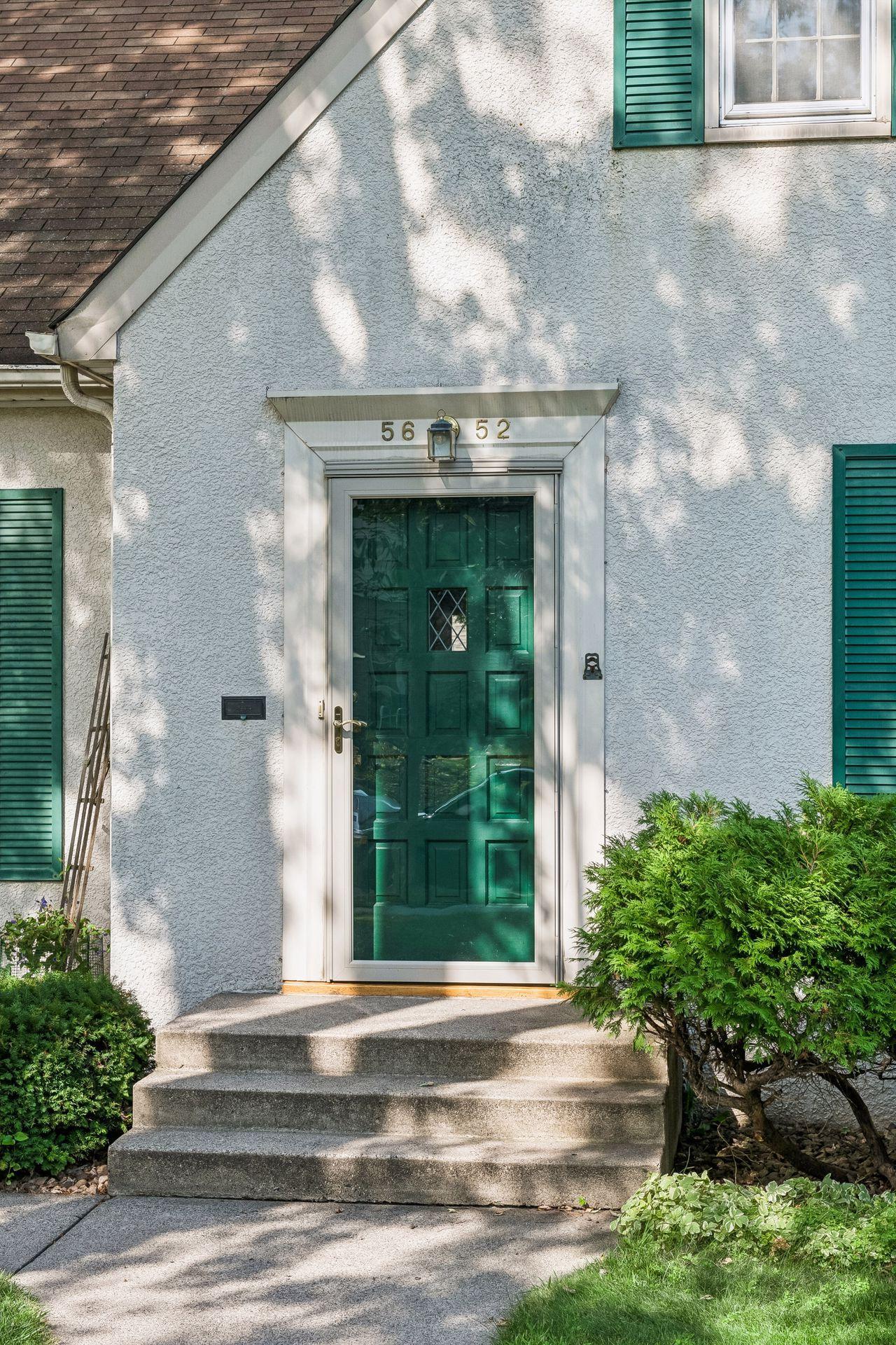 Make 5652 Dupont Ave S and Kenny your new home.