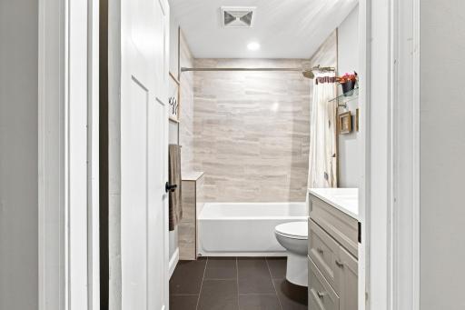Upper Level Full Bath