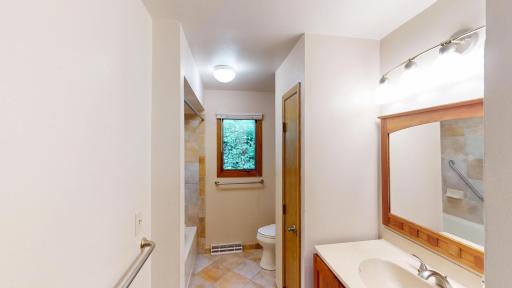 Bathroom 1__.jpg