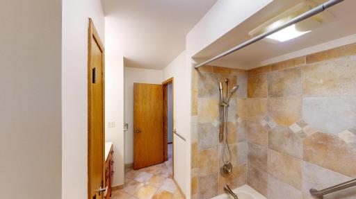 Bathroom 1_.jpg