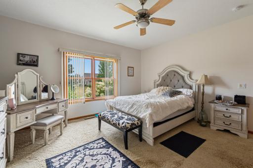29 main bedroom.jpg