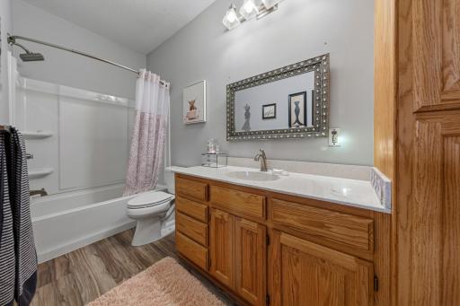 30 main bathroom.jpg
