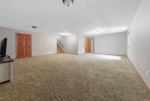 33 family room_lower.jpg