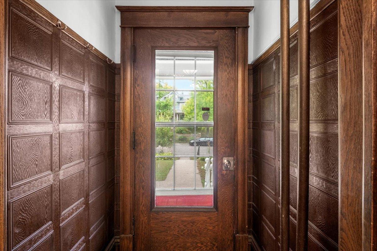 A view of the vestibule