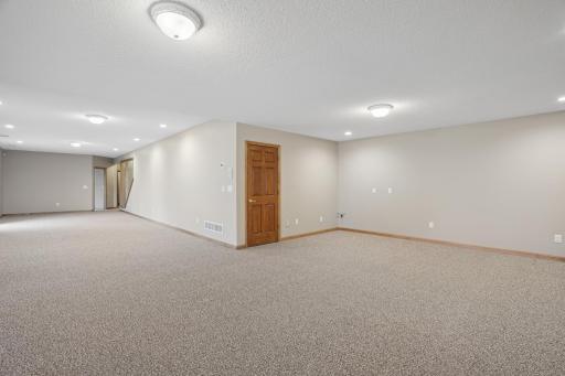 8781 Royal Court NW, Anoka, MN 55303