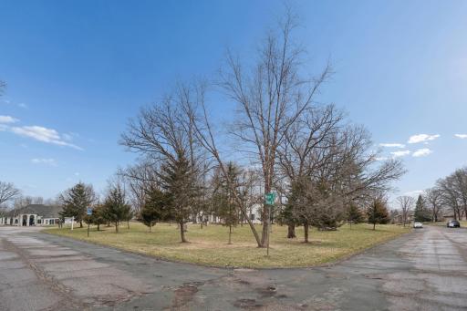 8781 Royal Court NW, Anoka, MN 55303