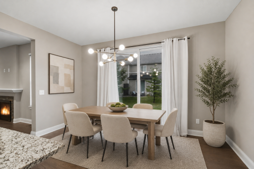 Virtual Staging dining Glassfern.png