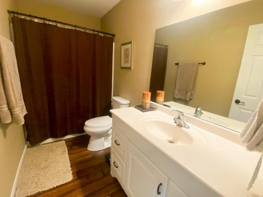 Upper Level Common Bathroom