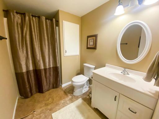 Lower Level Common Bathroom