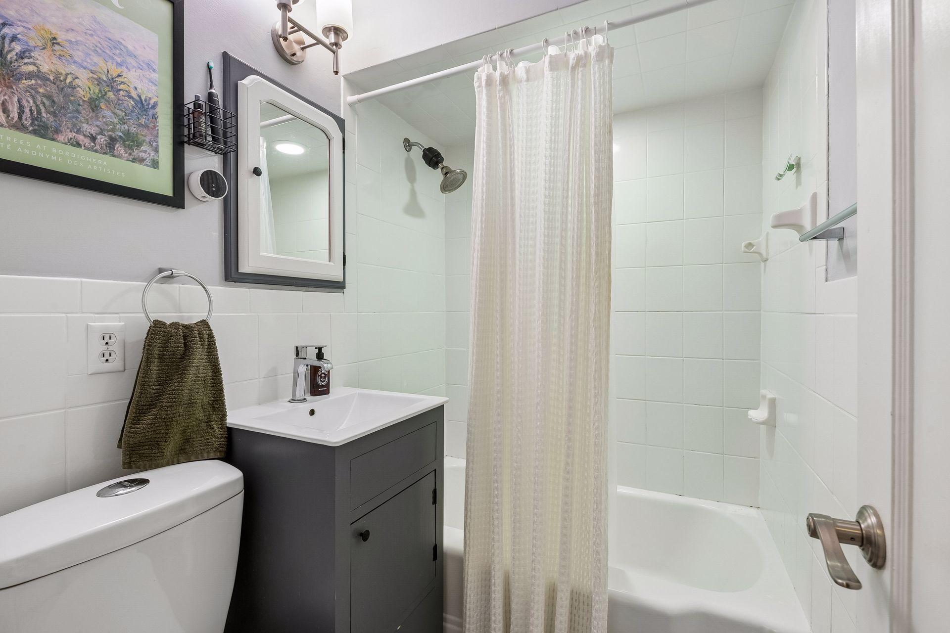 Main Floor Full Bath