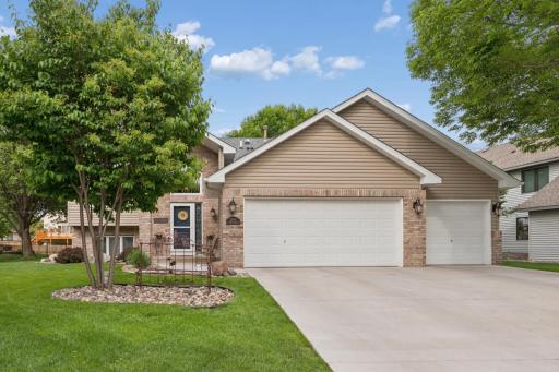 9039 Vickors Crossing, Minneapolis, MN 55443