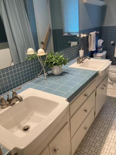Main floor full bath