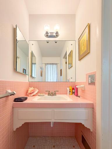 Vintage 1/2 bath