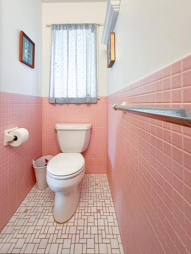 Private main 1/2 bath