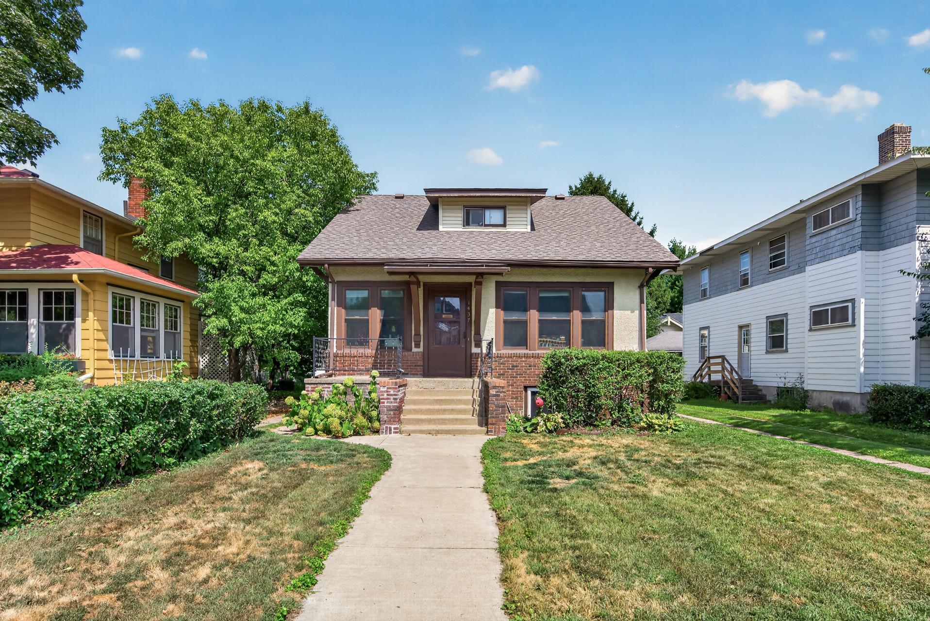 Well maintained Triplex steps from Hamline University