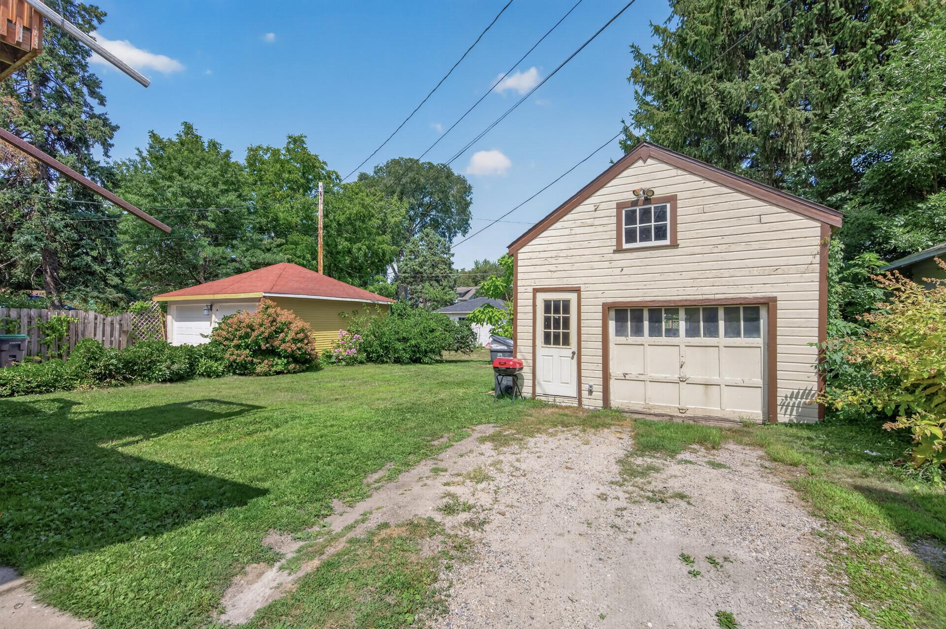 Detached Garage