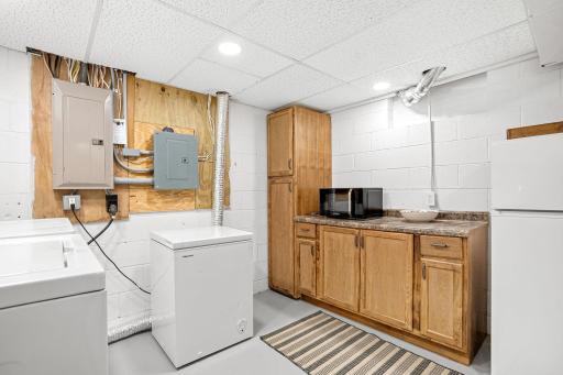 37-web-or-mls-2104-w-oakland-ave.jpg
