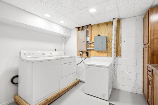 36-web-or-mls-2104-w-oakland-ave.jpg