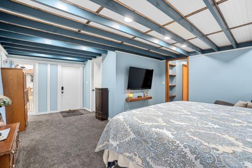 29-web-or-mls-2104-w-oakland-ave.jpg