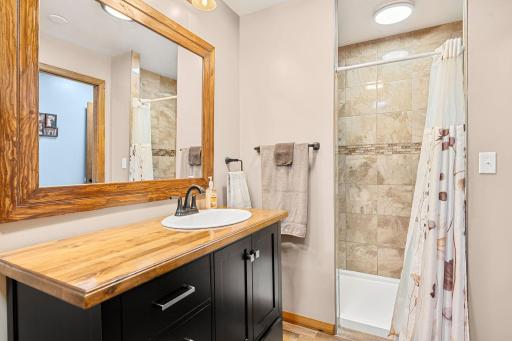 24-web-or-mls-2104-w-oakland-ave.jpg