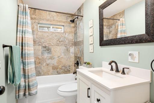 21-web-or-mls-2104-w-oakland-ave.jpg