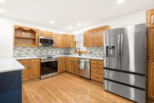 20-web-or-mls-2104-w-oakland-ave.jpg