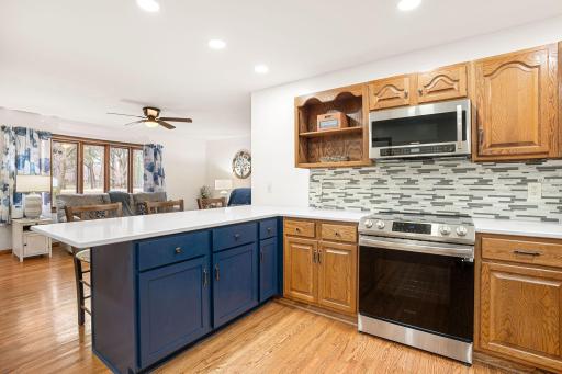 18-web-or-mls-2104-w-oakland-ave.jpg