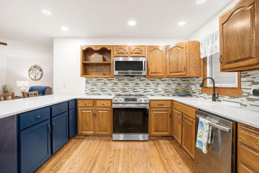 17-web-or-mls-2104-w-oakland-ave.jpg