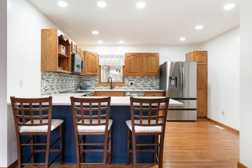 15-web-or-mls-2104-w-oakland-ave.jpg