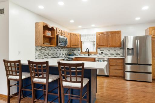 14-web-or-mls-2104-w-oakland-ave.jpg